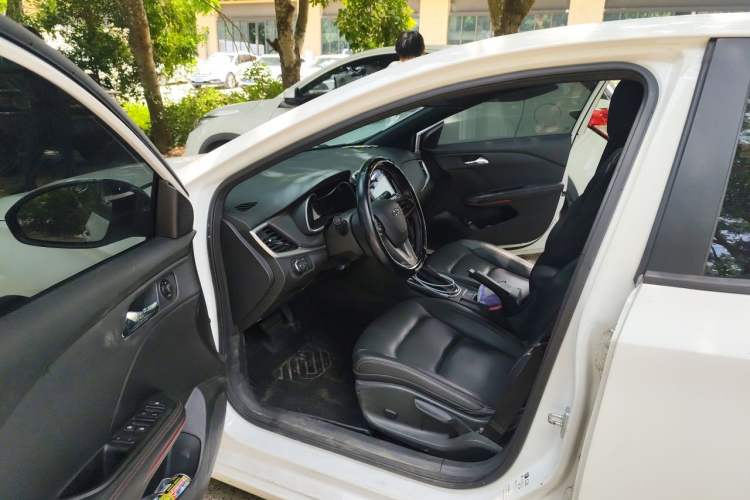 Used Chevrolet Monza 2020 Light Hybrid RS 330T Automatic Thrill Edition Driver Seat