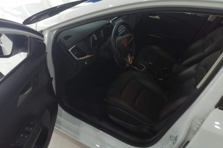 Used Chevrolet Monza 2020 Light Hybrid Redline 320T Dual-Clutch Joyful Edition Driver Seat