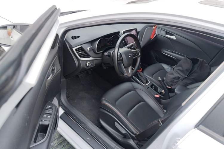 Used Chevrolet Monza 2020 Light Hybrid Redline 320T Dual-Clutch Thrilling Edition Driver Seat