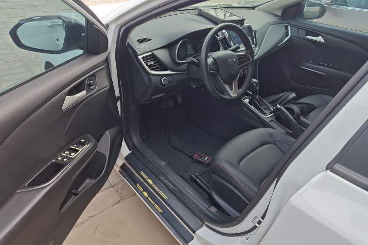Used Chevrolet Monza 2020 Light Hybrid Redline 320T Dual-Clutch Joyful Edition Driver Seat