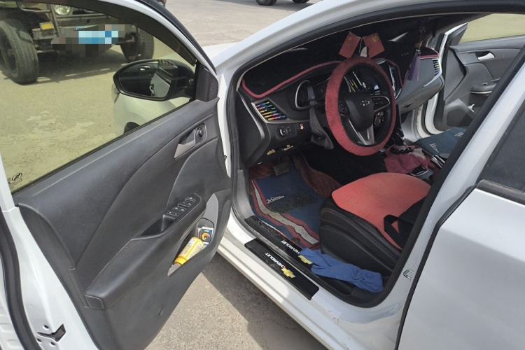 Used Chevrolet Monza 2020 Light Hybrid Redline 320T Dual-Clutch Thrilling Edition Driver Seat