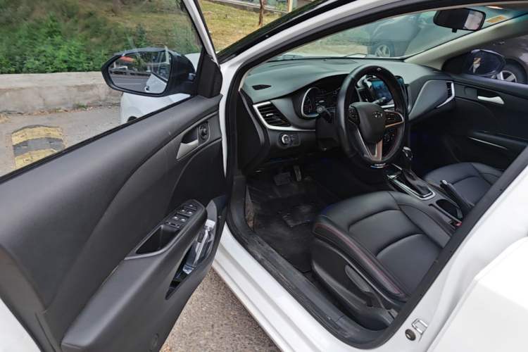 Used Chevrolet Monza 2020 Light Hybrid Redline 320T Dual-Clutch Thrilling Edition Driver Seat