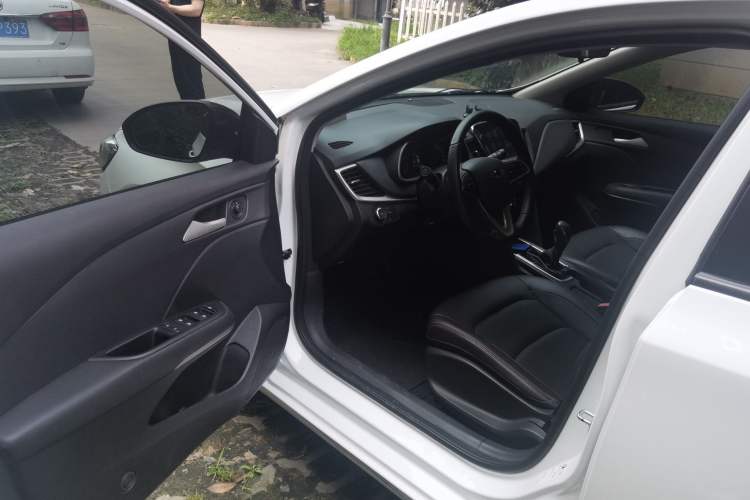 Used Chevrolet Monza 2020 Light Hybrid Redline 320T Dual-Clutch Joyful Edition Driver Seat