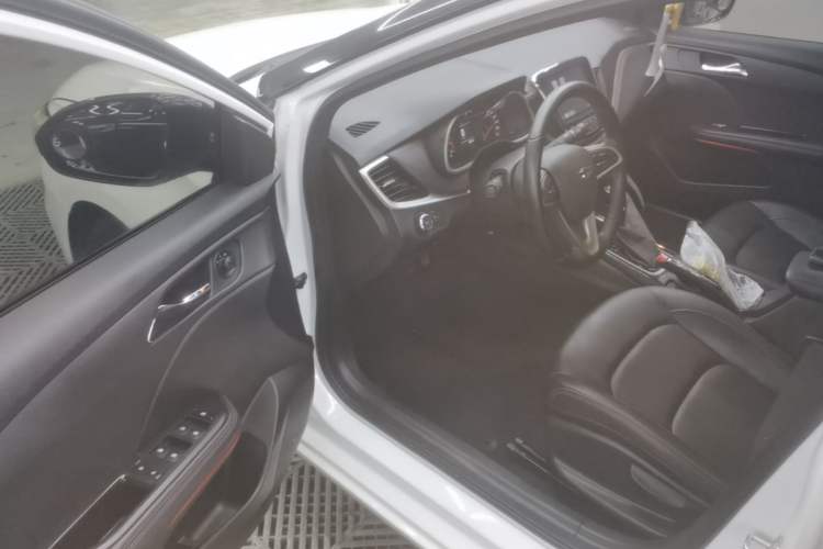 Used Chevrolet Monza 2020 Light Hybrid RS 330T Automatic Comfort Edition Driver Seat