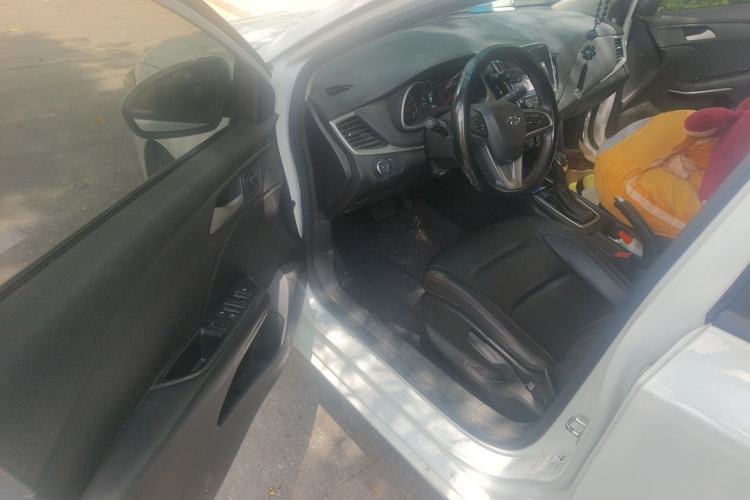 Used Chevrolet Monza 2020 Light Hybrid Redline 320T Dual-Clutch Thrilling Edition Driver Seat