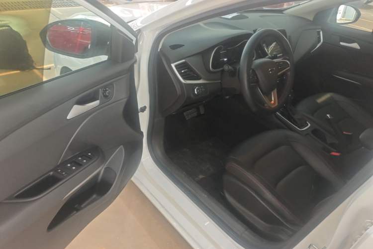 Used Chevrolet Monza 2020 Light Hybrid Redline 320T Dual-Clutch Joyful Edition Driver Seat