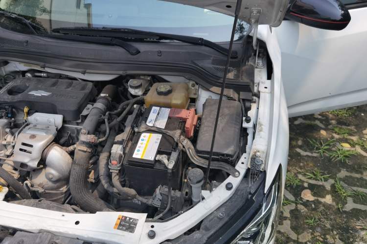 Used Chevrolet Monza 2020 Light Hybrid Redline 320T Dual-Clutch Joyful Edition Engine Bay Left