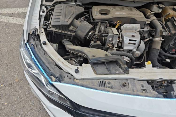 Used Chevrolet Monza 2020 Light Hybrid Redline 320T Dual-Clutch Thrilling Edition Engine Bay Right