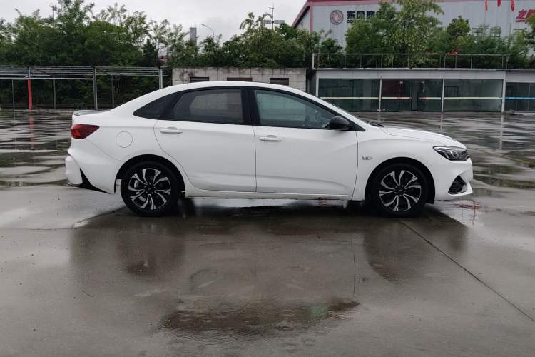 Used Chevrolet Monza 2020 Light Hybrid RS 330T Automatic Comfort Edition Exterior 5