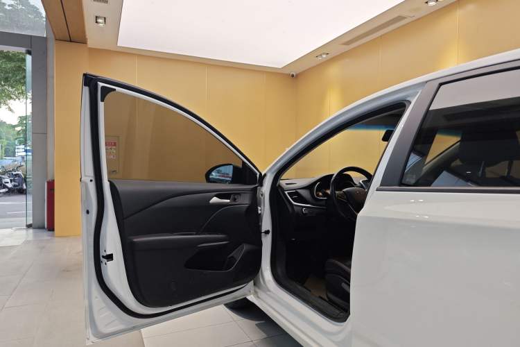 Used Chevrolet Monza 2020 Light Hybrid Redline 320T Dual-Clutch Thrilling Edition Exterior 7