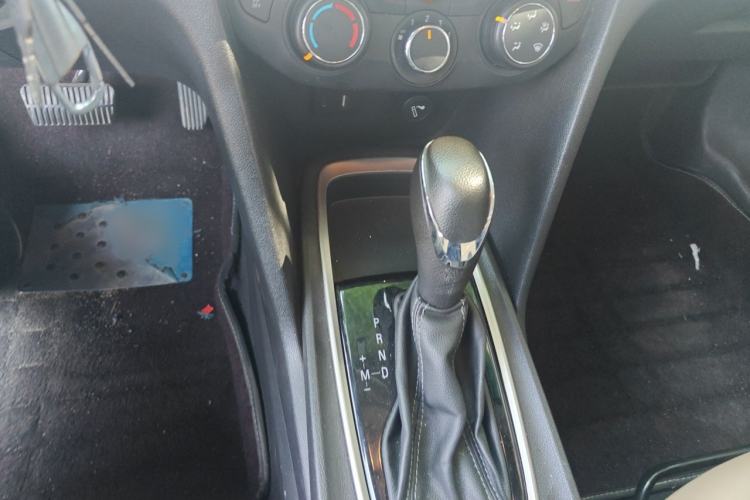 Used Chevrolet Monza 2020 320 Automatic Enjoyment Edition Gear Lever