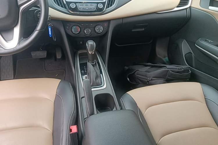 Used Chevrolet Monza 2020 320 Automatic Enjoyment Edition Gear Lever