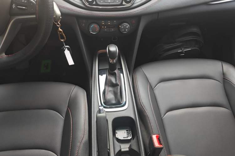 Used Chevrolet Monza 2020 Light Hybrid RS 330T Automatic Comfort Edition Gear Lever