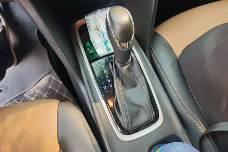 Used Chevrolet Monza 2020 320 Automatic Enjoyment Edition Gear Lever