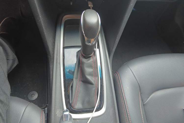 Used Chevrolet Monza 2020 Light Hybrid Redline 320T Dual-Clutch Thrilling Edition Gear Lever