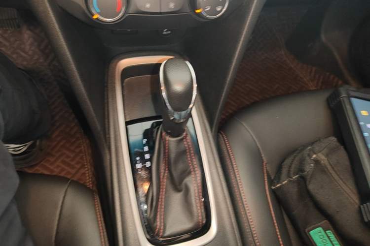 Used Chevrolet Monza 2020 Light Hybrid RS 330T Automatic Comfort Edition Gear Lever