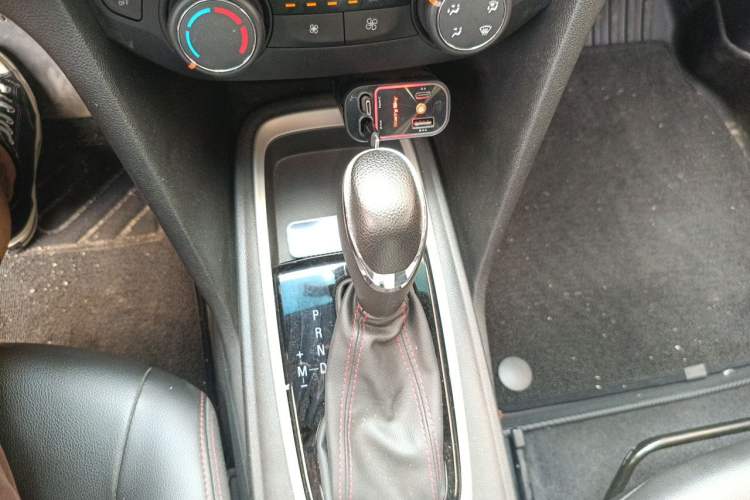 Used Chevrolet Monza 2020 Light Hybrid RS 330T Automatic Comfort Edition Gear Lever