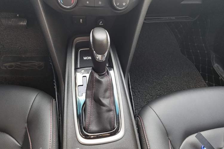 Used Chevrolet Monza 2020 Light Hybrid RS 330T Automatic Comfort Edition Gear Lever