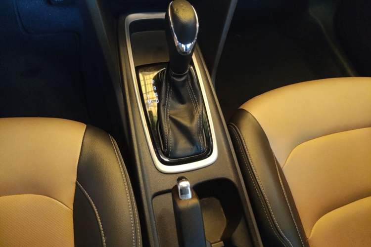 Used Chevrolet Monza 2020 320 Automatic Enjoyment Edition Gear Lever
