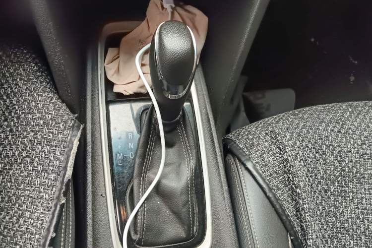 Used Chevrolet Monza 2020 320 Automatic Enjoyment Edition Gear Lever