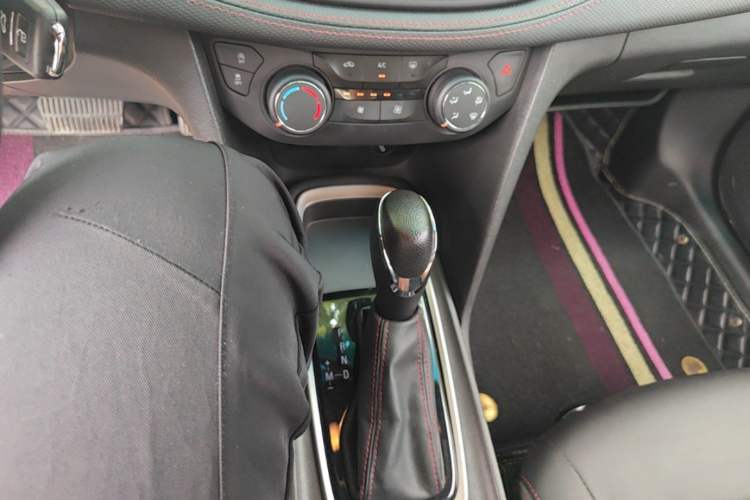 Used Chevrolet Monza 2020 Light Hybrid RS 330T Automatic Comfort Edition Gear Lever