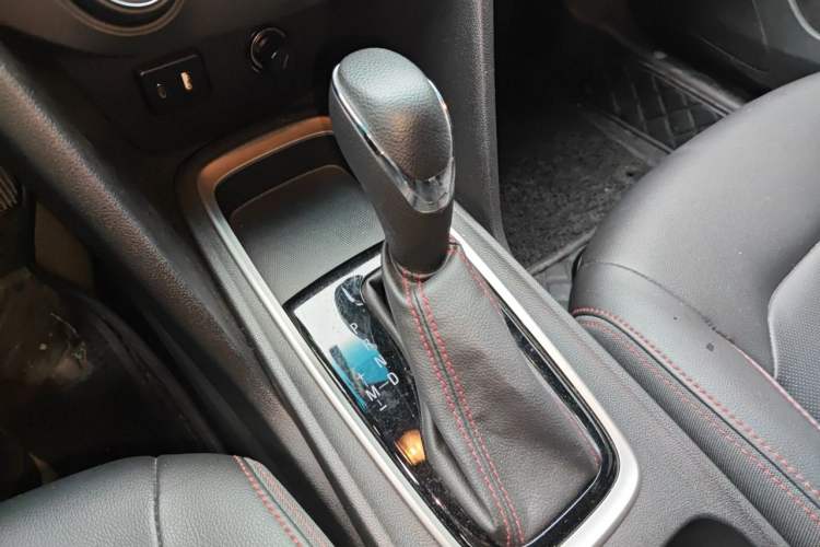 Used Chevrolet Monza 2020 Light Hybrid RS 330T Automatic Comfort Edition Gear Lever