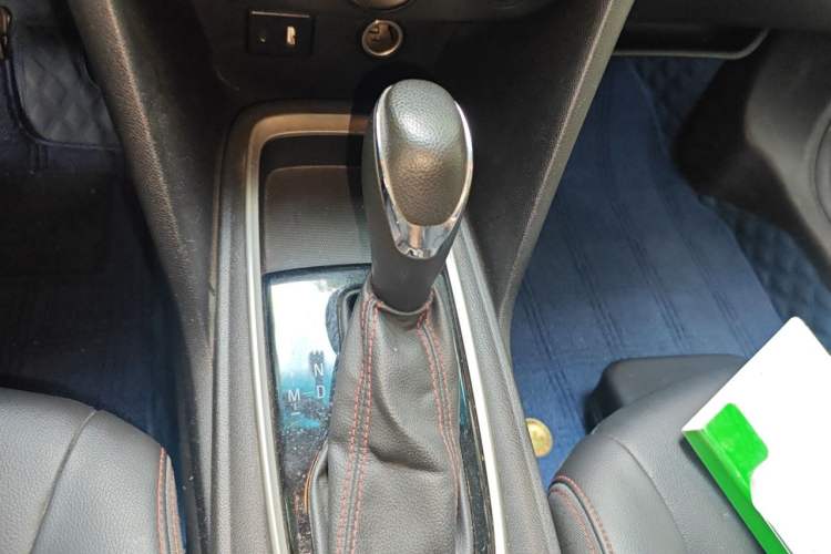 Used Chevrolet Monza 2020 Light Hybrid Redline 320T Dual-Clutch Joyful Edition Gear Lever