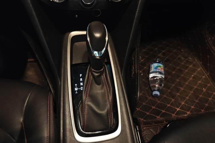 Used Chevrolet Monza 2020 Light Hybrid Redline 320T Dual-Clutch Joyful Edition Gear Lever