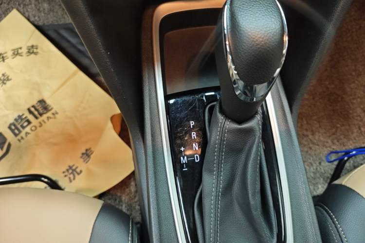Used Chevrolet Monza 2020 320 Automatic Enjoyment Edition Gear Lever