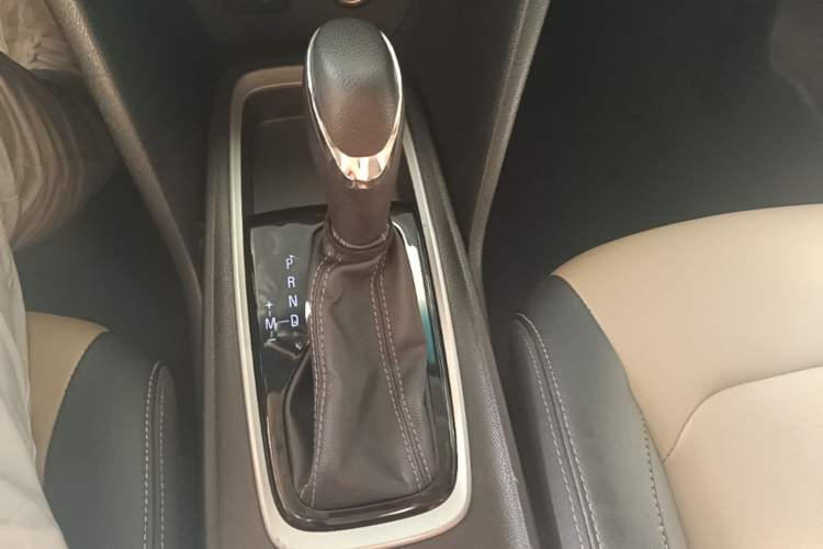 Used Chevrolet Monza 2020 320 Automatic Enjoyment Edition Gear Lever