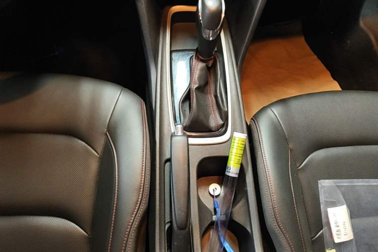 Used Chevrolet Monza 2020 Light Hybrid Redline 320T Dual-Clutch Thrilling Edition Gear Lever