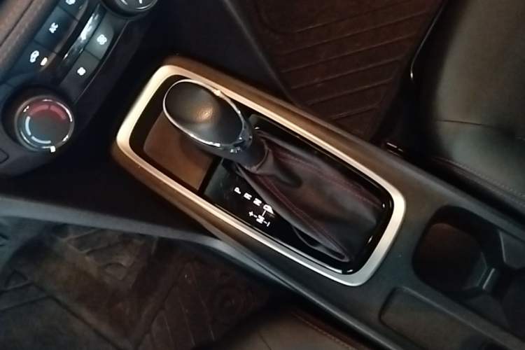 Used Chevrolet Monza 2020 Light Hybrid RS 330T Automatic Comfort Edition Gear Lever