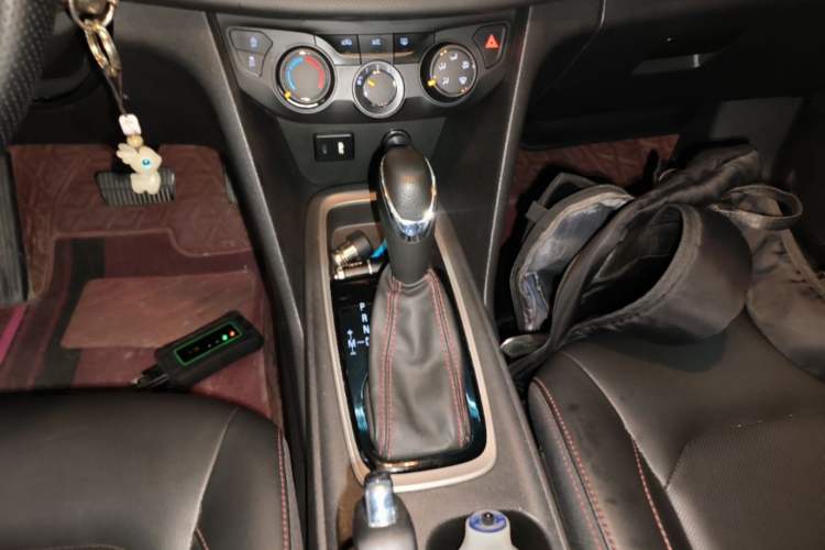 Used Chevrolet Monza 2020 Light Hybrid Redline 320T Dual-Clutch Thrilling Edition Gear Lever