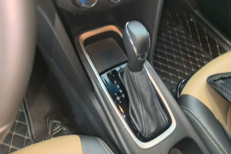 Used Chevrolet Monza 2020 320 Automatic Enjoyment Edition Gear Lever