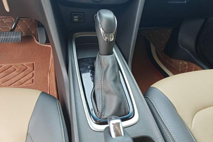 Used Chevrolet Monza 2020 320 Automatic Enjoyment Edition Gear Lever