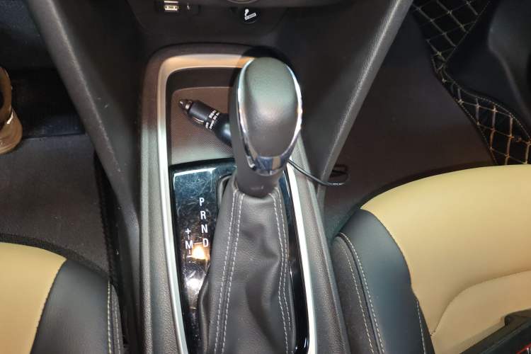 Used Chevrolet Monza 2020 320 Automatic Enjoyment Edition Gear Lever