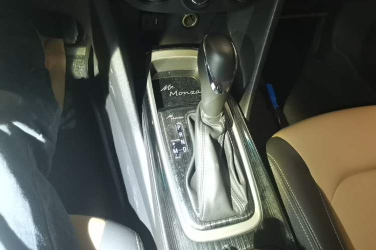 Used Chevrolet Monza 2020 320 Automatic Enjoyment Edition Gear Lever