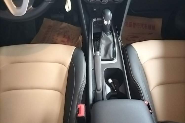 Used Chevrolet Monza 2020 320 Automatic Enjoyment Edition Gear Lever
