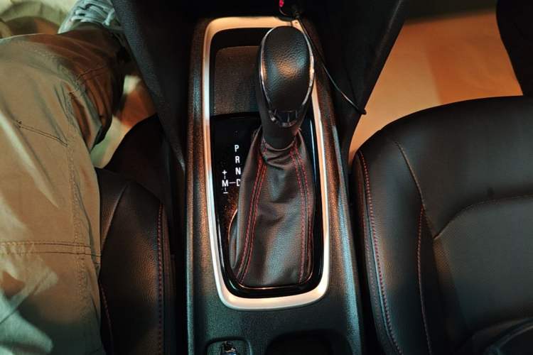 Used Chevrolet Monza 2020 Light Hybrid Redline 320T Dual-Clutch Thrilling Edition Gear Lever