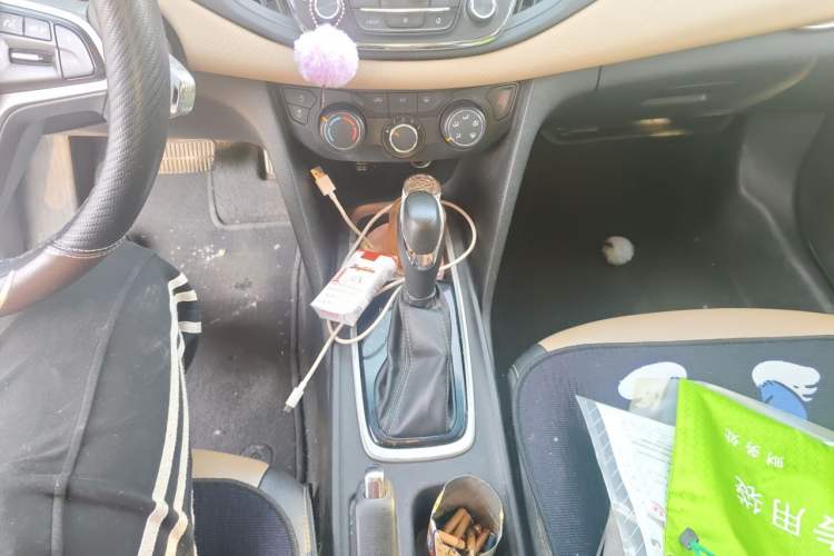 Used Chevrolet Monza 2020 320 Automatic Enjoyment Edition Gear Lever