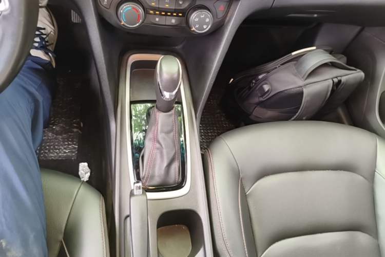 Used Chevrolet Monza 2020 Light Hybrid RS 330T Automatic Comfort Edition Gear Lever
