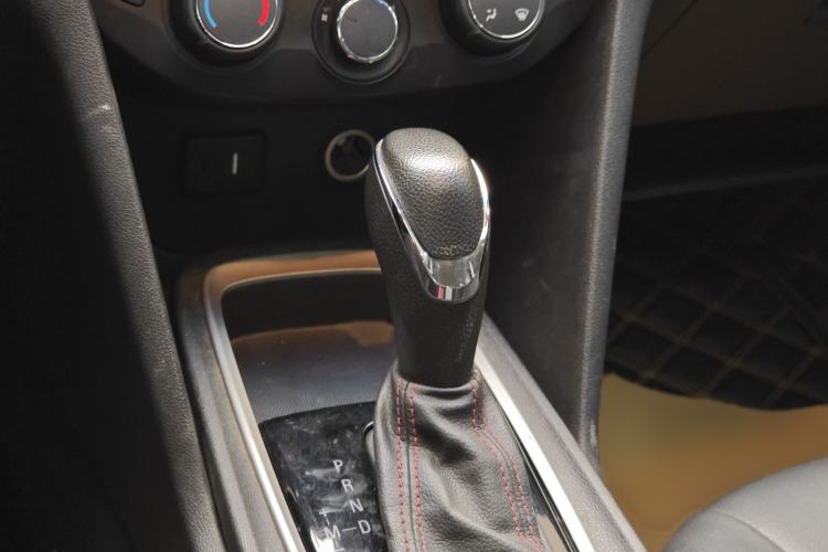 Used Chevrolet Monza 2020 Light Hybrid Redline 320T Dual-Clutch Thrilling Edition Gear Lever