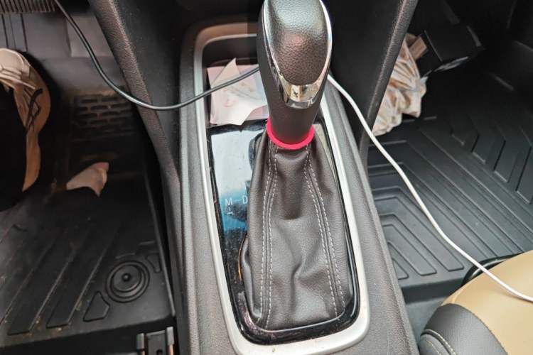 Used Chevrolet Monza 2020 320 Automatic Enjoyment Edition Gear Lever