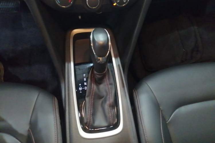 Used Chevrolet Monza 2020 Light Hybrid Redline 320T Dual-Clutch Joyful Edition Gear Lever