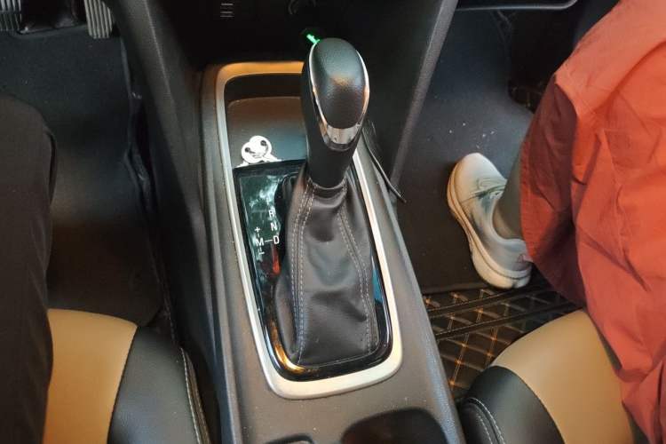 Used Chevrolet Monza 2020 320 Automatic Enjoyment Edition Gear Lever