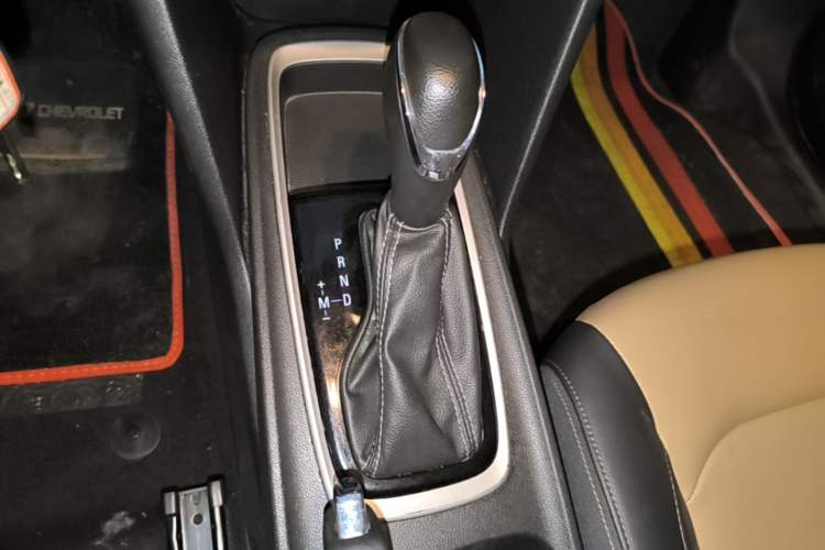 Used Chevrolet Monza 2020 320 Automatic Enjoyment Edition Gear Lever