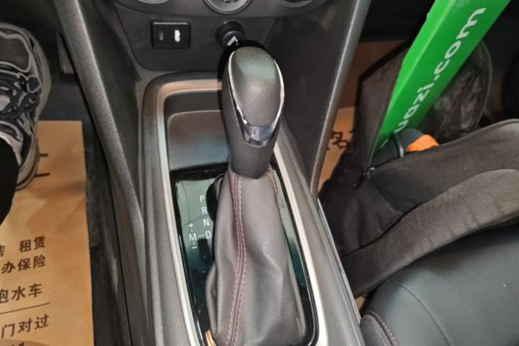 Used Chevrolet Monza 2020 Light Hybrid Redline 320T Dual-Clutch Joyful Edition Gear Lever