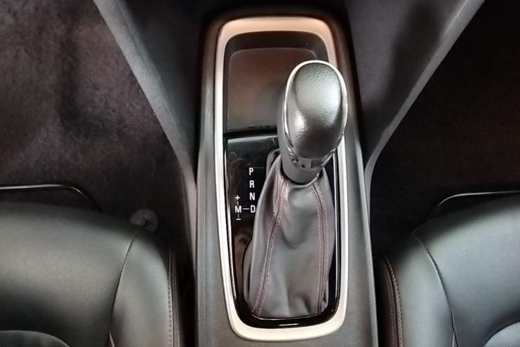 Used Chevrolet Monza 2020 Light Hybrid RS 330T Automatic Comfort Edition Gear Lever