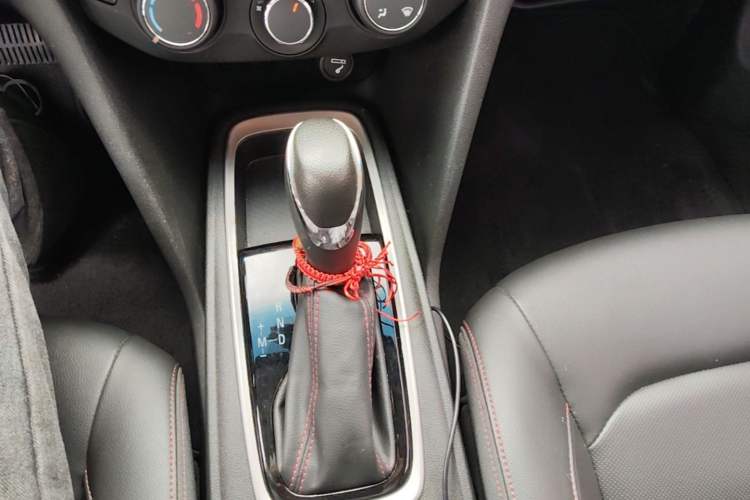 Used Chevrolet Monza 2020 Light Hybrid Redline 320T Dual-Clutch Thrilling Edition Gear Lever