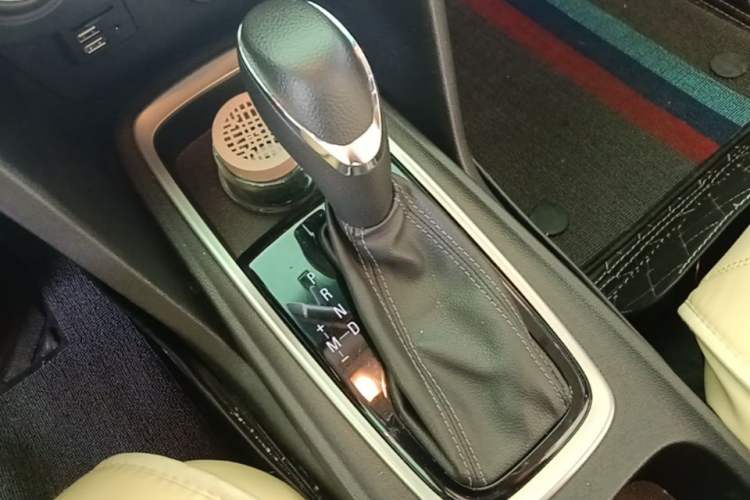 Used Chevrolet Monza 2020 320 Automatic Enjoyment Edition Gear Lever